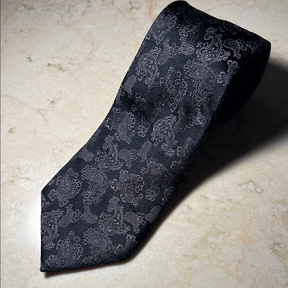 Perry Ellis Portfolio Elegant Dark Blue Paisley Tie
